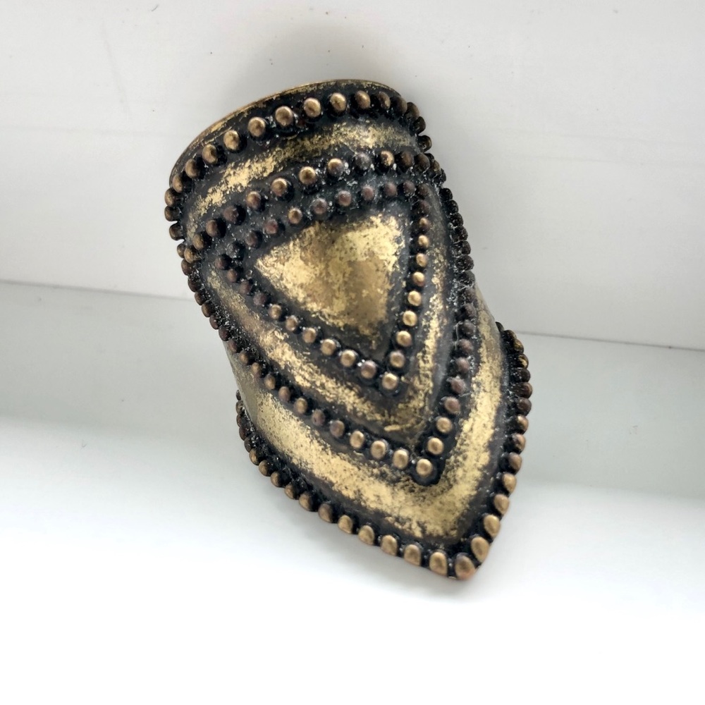 NWOT - Vintage Style Ring Old Gold Coloured